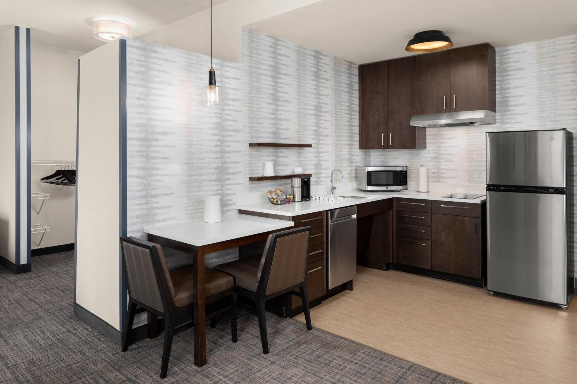 Hotel By Marriott East Peoria